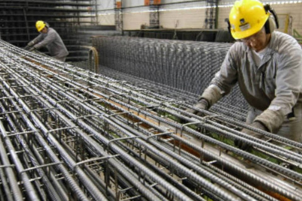 Fatia de aço importado pode chegar a 53,2% em 2023, diz IABr