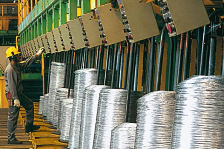 Linha de produção numa das fábricas do grupo Gerdau (.)
