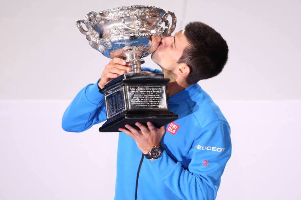 Djokovic arrasa Murray e fatura sexto título na Austrália