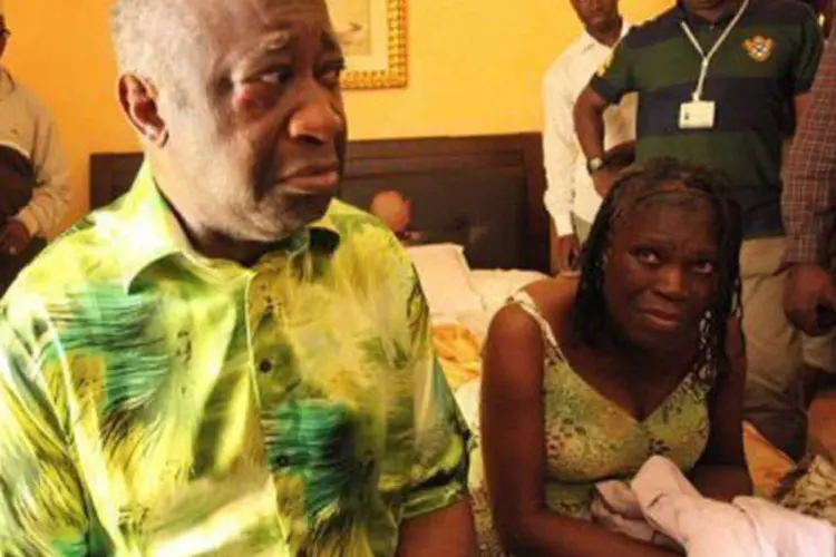 Gbagbo e a esposa Simone em uma foto de abril em um hotel de Abidjan: ele está detido em uma cela do TPI à espera de um julgamento
 (Aristide Bodegla/AFP)