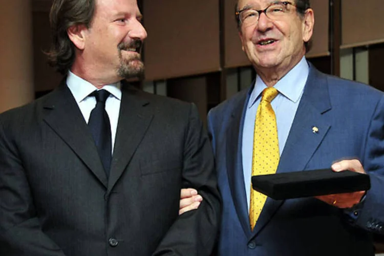 
	Roberto Civita com o filho Giancarlo: cren&ccedil;a na educa&ccedil;&atilde;o e na liberdade de express&atilde;o como fundamentos para um Brasil &quot;de verdade&quot;
 (FLAVIO A. SANTANA/BIOFOTO)