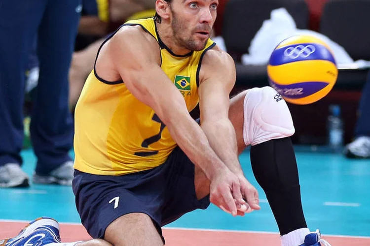 Giba durante partida contra a Tunísia nas Olimpíadas de Londres, em 2012 (Elsa/Getty Images)