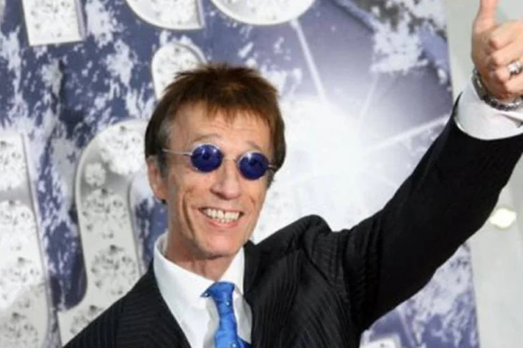 Junto a Barry e Maurice, Robin Gibb alcançou a fama nos anos 70 com sucessos como "How Deep Is Your Love", "Stayin' Alive" e "Night Fever" (Stephane Danna/AFP)