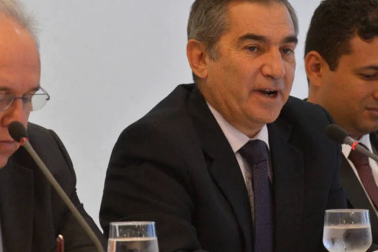 O ministro-chefe da Secretaria-Geral da Presidência da República, Gilberto Carvalho: Carvalho ressaltou também que, apesar das manifestações pacíficas em sua maior parte, o governo vai conter as ações indevidas. (Wilson Dias/ABr)