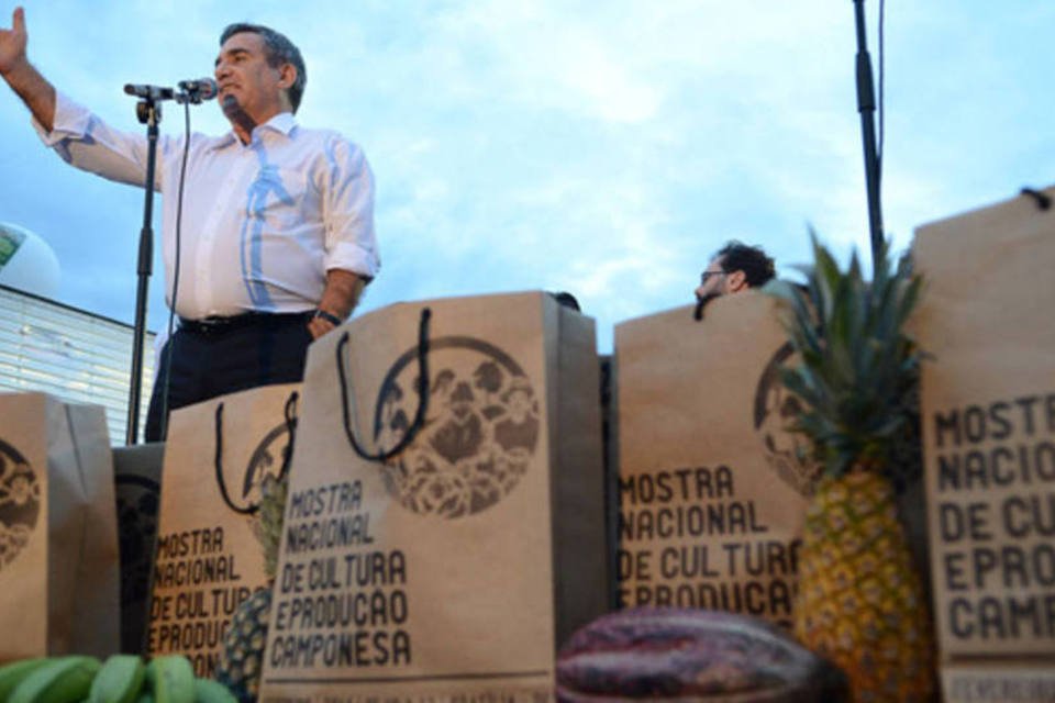 Gilberto Carvalho admite problemas na reforma agrária