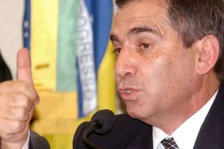 Gilberto Carvalho, o  secretário-geral da Presidência, negocia com os trabalhadores (Antônio Cruz/Agência Brasil)