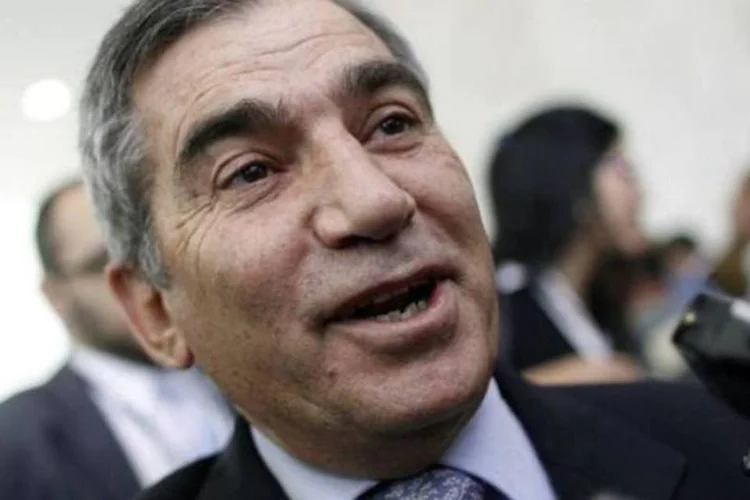 
	Gilberto Carvalho: o ministro negou que o fato de Bento 16 n&atilde;o ter apoiado a campanha de Dilma Rousseff tenha causado um clima de animosidade em rela&ccedil;&atilde;o ao Vaticano
 (Ueslei Marcelino/Reuters)