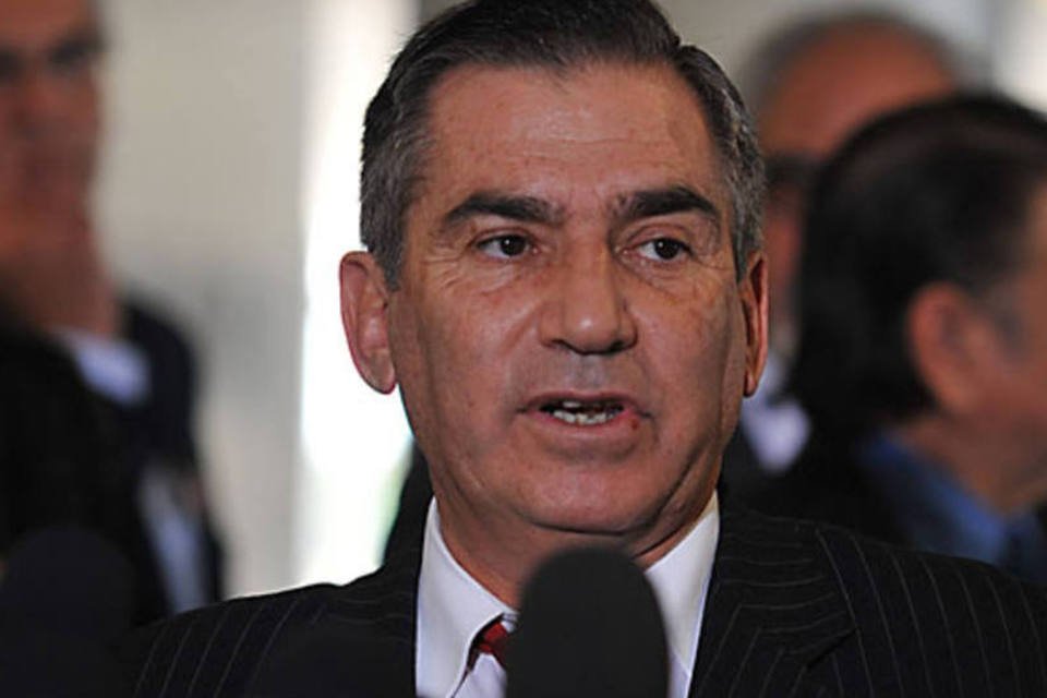 Governo tem R$ 14 bilhões para grevistas, diz Carvalho