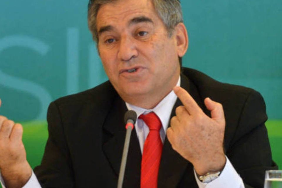 Ministro inicia giro pelo Brasil em defesa da Copa