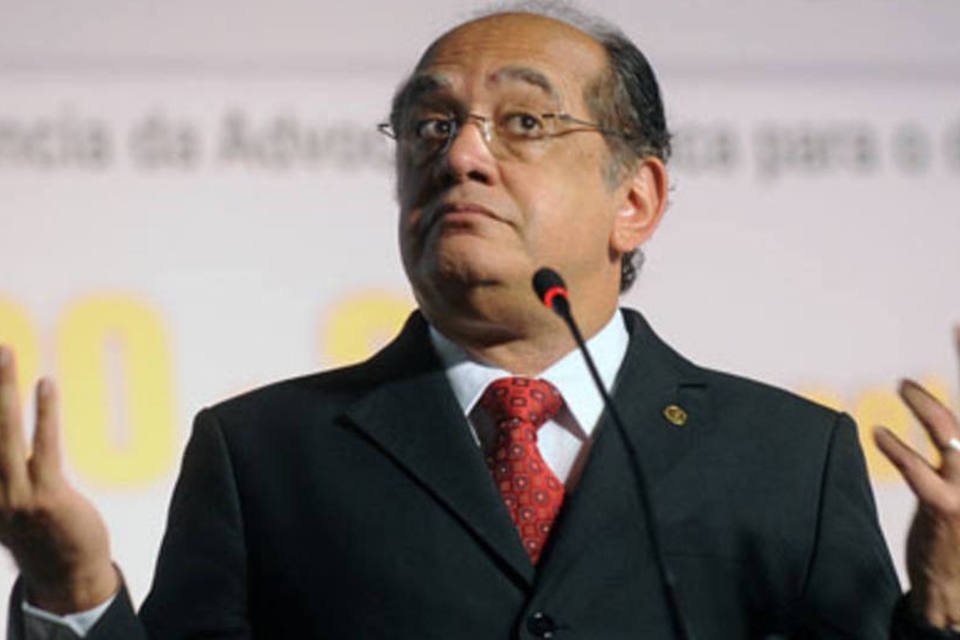 Mesmo réu, Cunha pode assumir presidência, diz Gilmar Mendes