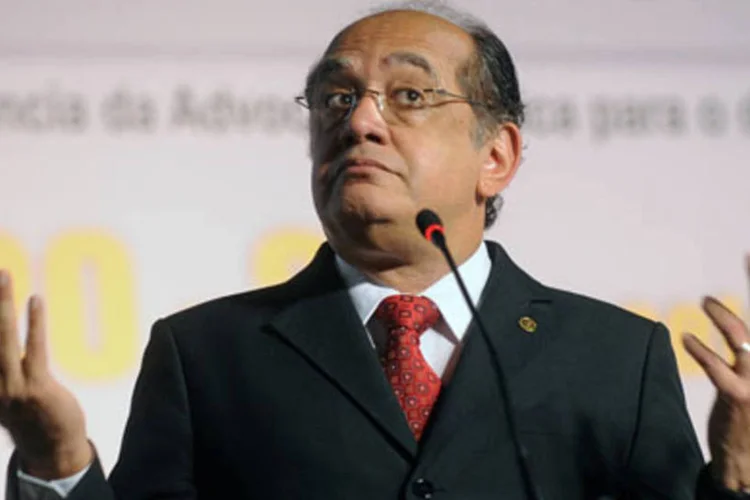 Ministro Gilmar Mendes diz que lei fere direitos políticos (.)