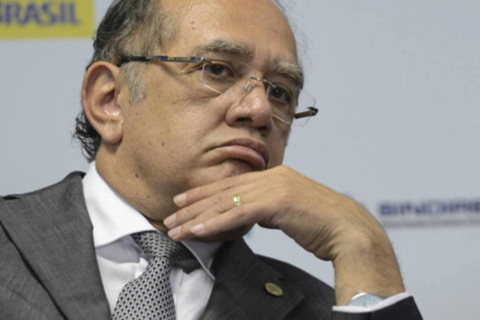 Só vou falar sobre presidente Dilma nos autos, diz Mendes