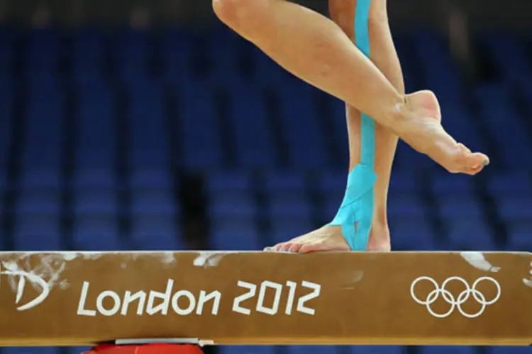 Ginasta treina em barra das Olimpíadas de Londres 2012 (Getty Images)