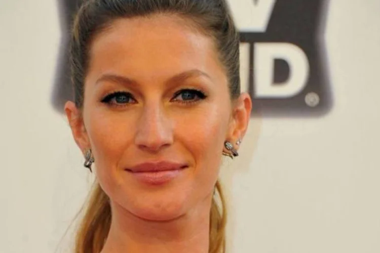 Gisele Bundchen posou para as lentes da dupla Luigi and Iango como a cantora Mina Mazzini (Getty Images/Getty Images)
