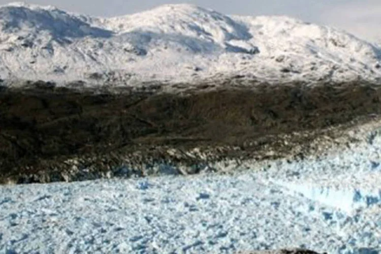 O incêndio na floresta começou na terça-feira (O glaciar Jorge Montt no sudeste da Patagônia, a cerca de 1.800 km de Santiago)