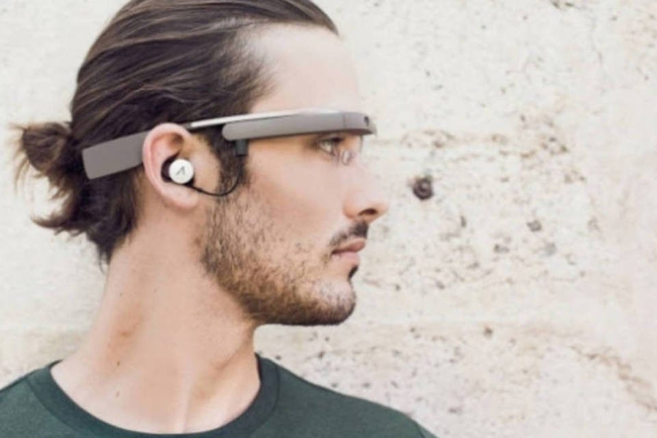 
	Google Glass: esta n&atilde;o &eacute; a primeira vez que uma competi&ccedil;&atilde;o de basquete est&aacute; envolvida em testes do aparelho
 (Divulgação)