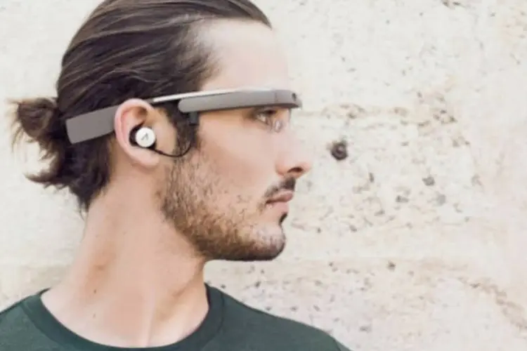 
	Google Glass: Google declarou que n&atilde;o est&aacute; trabalhando com a pol&iacute;cia de Nova York, e que o departamento teria conseguido os &oacute;culos inteligentes por meio do programa Explorer
 (Divulgação)