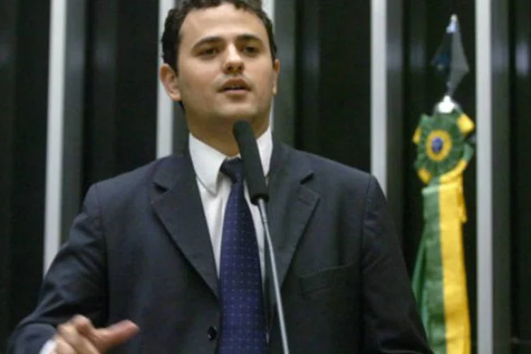 
	Glauber Braga: &quot;em um momento em que tantos demonstram covardia na pol&iacute;tica, Lindbergh, ao peitar o PMDB, teve um ato de coragem&quot;, declarou (Divulgação)