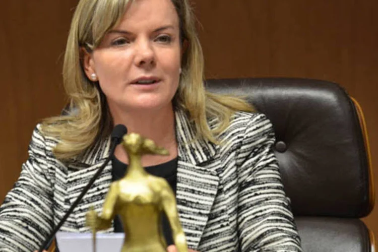 
	Gleisi Hoffmann: em maio, Gleisi e Paulo Bernardo foram denunciados ao Supremo sob a acusa&ccedil;&atilde;o de terem recebido R$ 1 milh&atilde;o para campanha da senadora em 2010
 (Elza Fiuza/Agência Brasil/Agência Brasil)