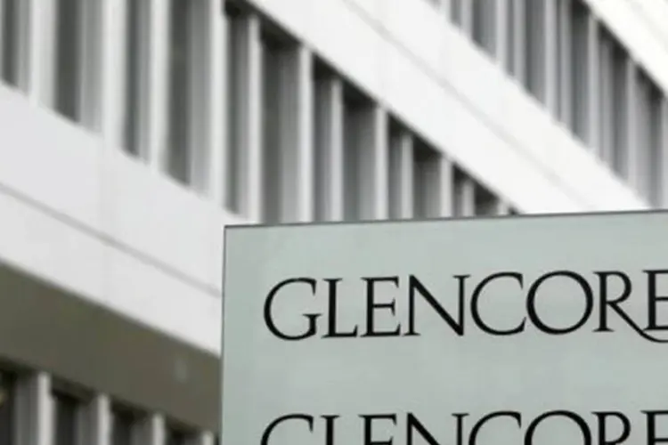 
	Glencore: o pre&ccedil;o da a&ccedil;&atilde;o da mineradora caiu mais de 60% neste ano, afetado por um colapso dos pre&ccedil;os globais de commodities durante o &uacute;ltimo ano
 (Sebastian Derungs/AFP)