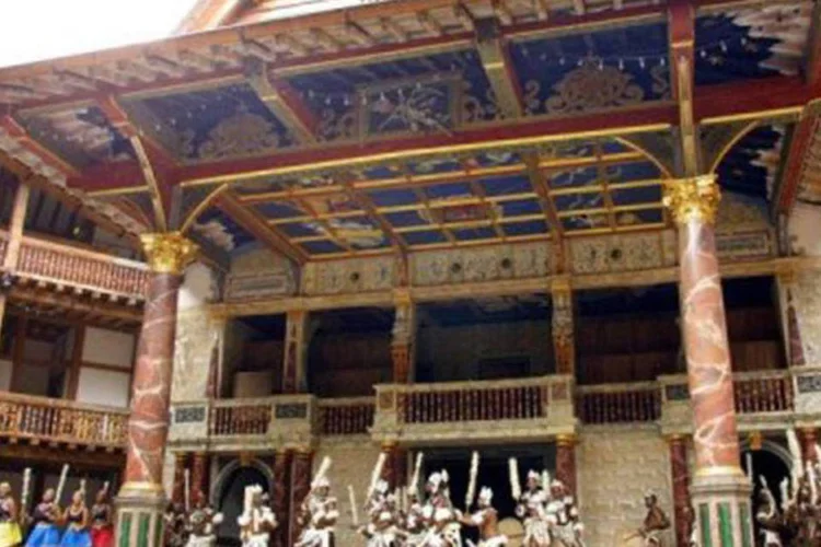 Grupos do mundo inteiro se apresentarão no Globe Theatre em 2012
 (Adrian Dennis/AFP)