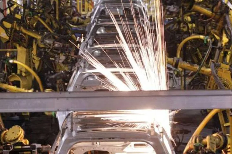 
	F&aacute;brica da GM nos EUA: lucro l&iacute;quido subiu para 913 milh&otilde;es de d&oacute;lares, ou 0,57 d&oacute;lar por a&ccedil;&atilde;o, ante 892 milh&otilde;es, ou 0,54 d&oacute;lar por papel, um ano antes
 (Bill Pugliano/Getty Images)