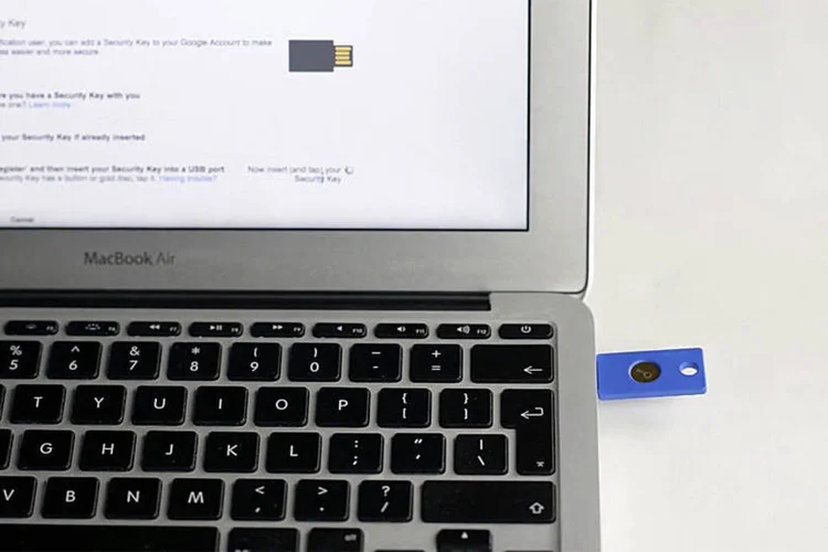 Chave física: nova forma de login no Gmail combina senha pré-definida com chave física USB (Reprodução)
