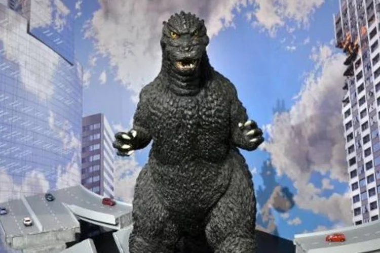 
	R&eacute;plica de Godzilla atrai as aten&ccedil;&otilde;es numa exposi&ccedil;&atilde;o em T&oacute;quio: monstro inspirou o termo &#39;Chinzila&#39;
 (Yoshikazu Tsuno/AFP)
