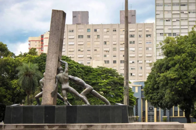 
	Monumento C&iacute;vico em Goi&acirc;nia (GO): durante o ato, vidra&ccedil;as das portas e janelas foram quebradas e a energia foi desligada
 (Divulgação/ Prefeitura de Goiânia)