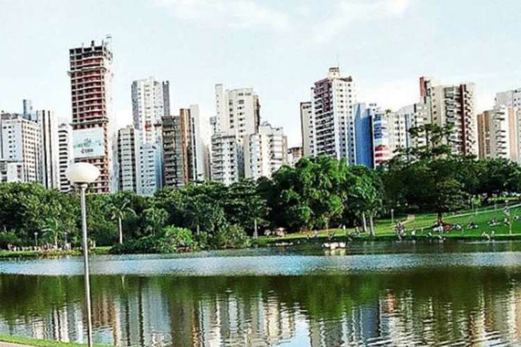 Imóveis: entre as opções à venda estão salas comerciais, lotes, apartamentos e unidades hoteleiras (Adelano Lázaro/Wikimedia Commons/Wikimedia Commons)