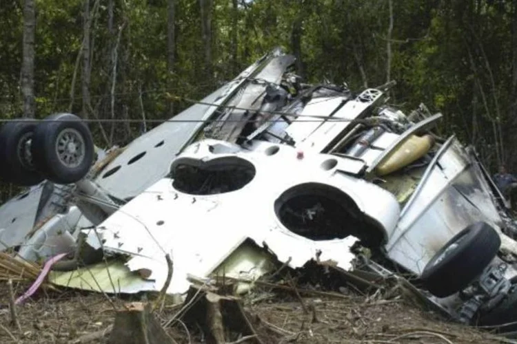 
	Destro&ccedil;os do avi&atilde;o da GOL foram encontrados em uma &aacute;rea densa de floresta amaz&ocirc;nica, na Serra do Cachimbo (PA)
 (Divulgação/Força Aérea Brasileira)
