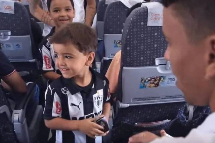 
	Gol resolveu realizar o sonho de uma fam&iacute;lia fan&aacute;tica pelo Atl&eacute;tico Mineiro
 (Reprodução/YouTube)