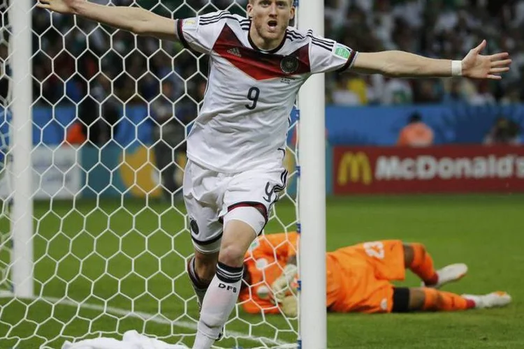 
	Schuerrle: atleta comemora o gol da Alemanha em partida contra a Arg&eacute;lia no Beira-Rio
 (Edgard Garrido/Reuters)