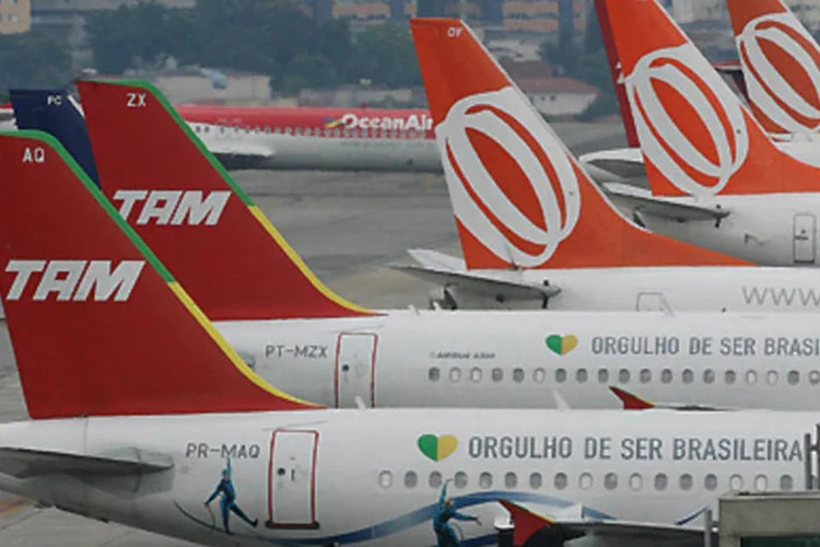 Aviões da TAM e da Gol: líderes perdem espaço no mercado doméstico