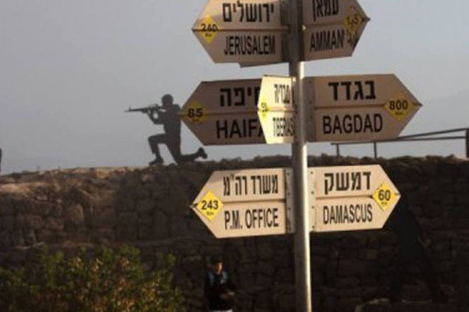 Tanques sírios invadem zona desmilitarizada, diz Israel