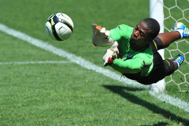 O goleiro Senzo Meyiwa, capitão dos Bafana Bafana, a seleção sul-africana de futebol (Duif du Toit/Gallo Images/Getty Images)