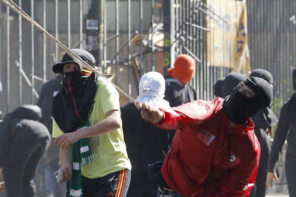 Aniversário de golpe no Chile termina com policiais feridos