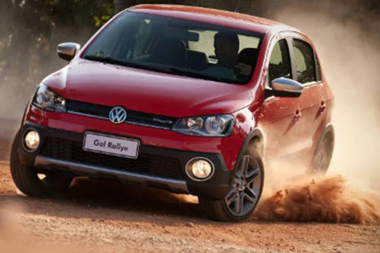 Novo Gol Rallye: a dianteira empresta o para-choque do Saveiro Cross, no interior, teto e colunas são revestidos com tecido em tonalidade cinza e as pedaleiras são do tipo esportivo, em alumínio escovado (Divulgação/Volkswagen)