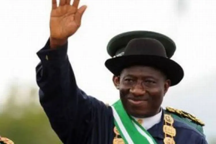 
	Goodluck Jonathan sobre a reelei&ccedil;&atilde;o: &quot;ap&oacute;s escutar a chamada de nosso povo em todo o pa&iacute;s para que me apresente, eu, Goodluck Ebele Azikiwe Jonathan, aceitei concorrer&quot;
 (Pius Utomi Ekpei/AFP)