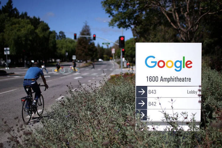 
	Google: o tribunal inferior tinha decidido que o Google fazia um &quot;uso correto&quot; dos livros que est&aacute; escaneando porque os coloca online para que os usu&aacute;rios busquem e leiam trechos dos textos
 (Justin Sullivan/Getty Images)