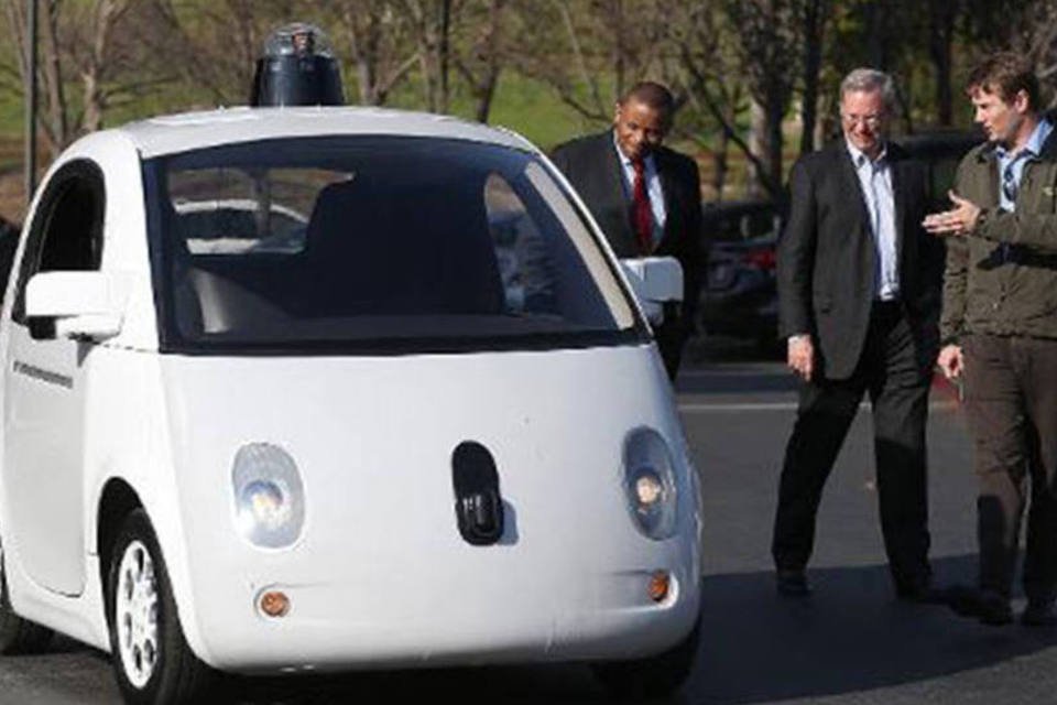 Carro autônomo do Google chegará às ruas com volante e pedal