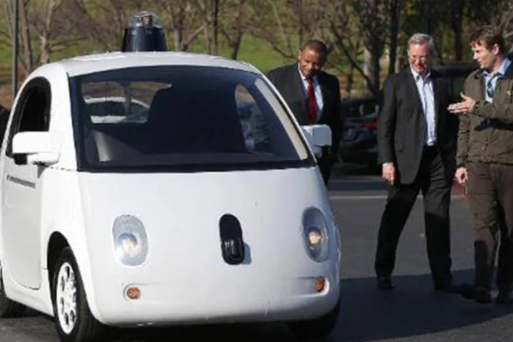 
	Apresenta&ccedil;&atilde;o de carro aut&ocirc;nomo do Google: al&eacute;m da empresa, montadoras de autom&oacute;veis j&aacute; desenvolvem ve&iacute;culos aut&ocirc;nomos
 (Justin Sullivan/AFP)