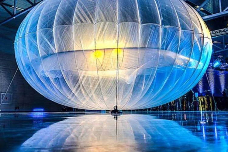 
	Google Loon: um dos bal&otilde;es do projeto &eacute; preparado para o lan&ccedil;amento na Nova Zel&acirc;ndia
 (iLighter / Flickr)
