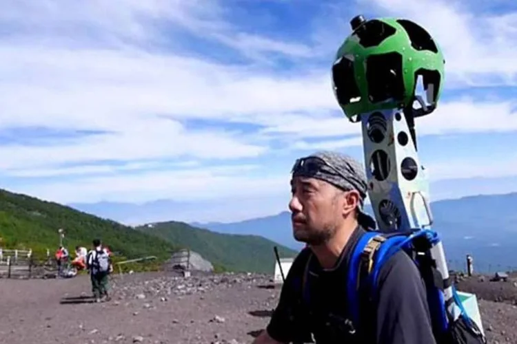 Google Trekker: a mochila foi usada para registrar imagens da subida do monte Fuji e da cratera no topo (Reprodução)