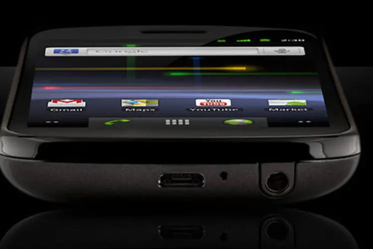 O Carrier IQ vem sendo instalado em smartphones e tablets com Android e também em aparelhos BlackBerry e Nokia (Reprodução)