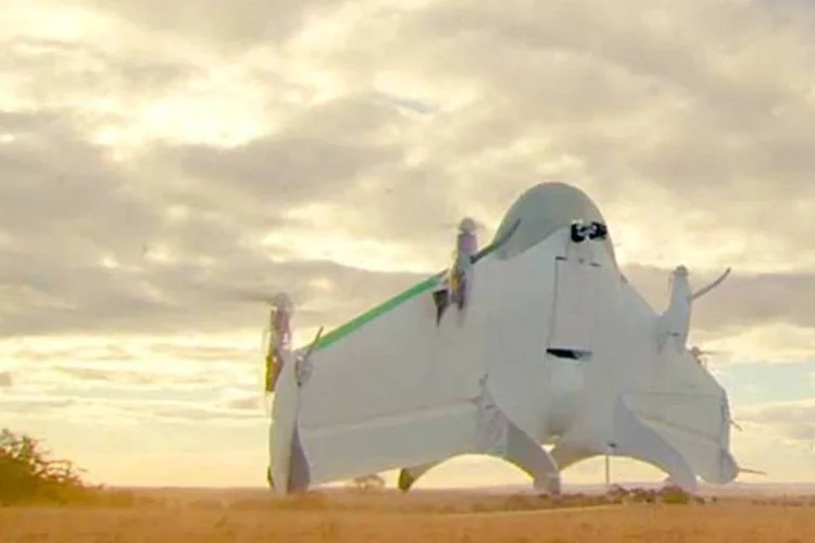 Drone do projeto Wing: a aeronave decola como helicóptero e voa como avião (Reprodução / YouTube)