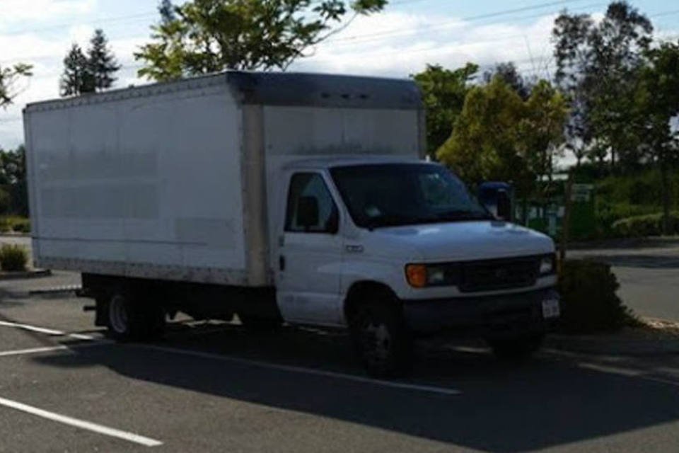 Funcionário do Google mora em caminhão para poupar salário