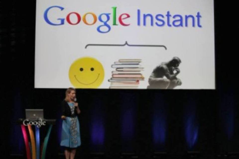 Marissa Mayer, vice-presidente da empresa, apresentando o Google Instant (.)