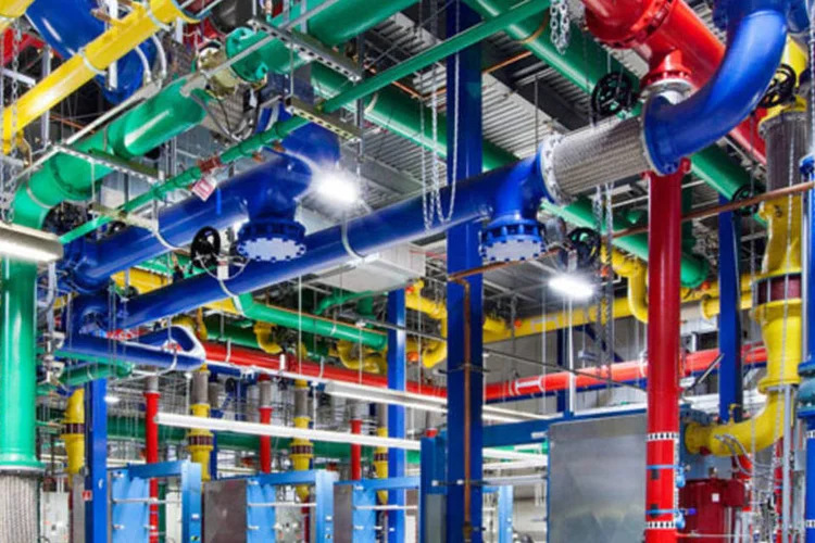 
	Subterr&acirc;neo de uma central de servidores do Google nos Estados Unidos: dados dos funcion&aacute;rios analisados&nbsp;
 (Connie Zhou/Google)