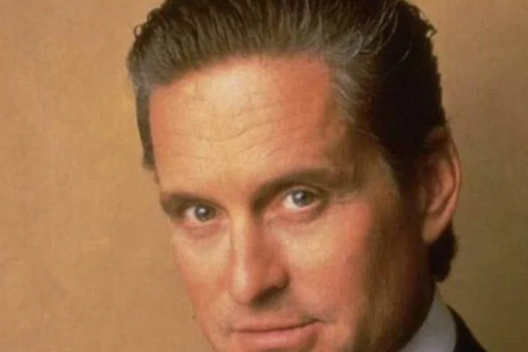 Gordon Gekko, personagem de Michael Douglas no filme  (Divulgação)